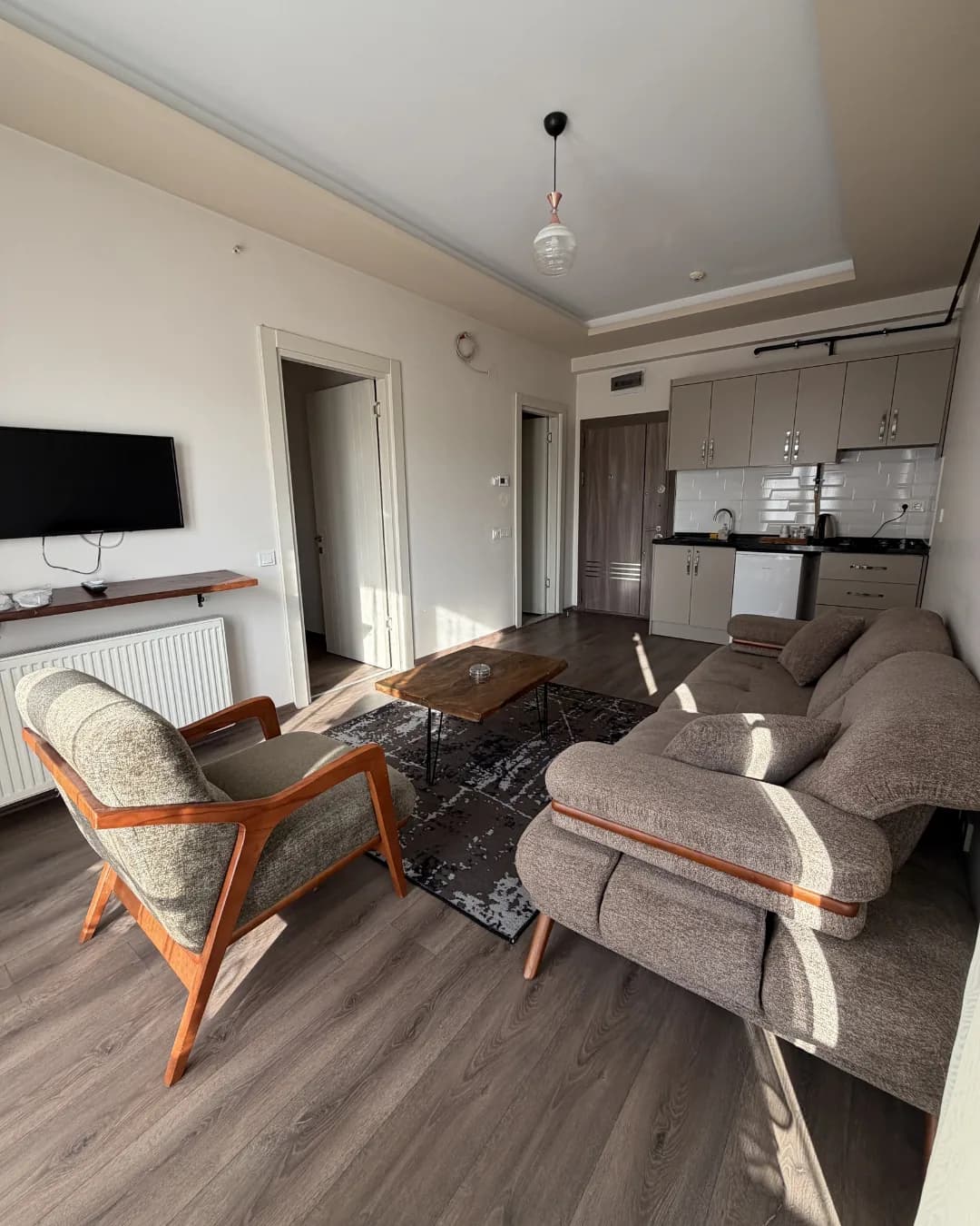 Salon ve mutfak geçişi